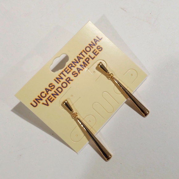 Gold Teardrop Dangle Earrings – Elegant Swing Design Women's Fashion Jewelry - Picture 6 of 10